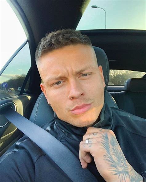 alex bowen naked|Love Island’s Alex and Olivia Bowen share completely NAKED。